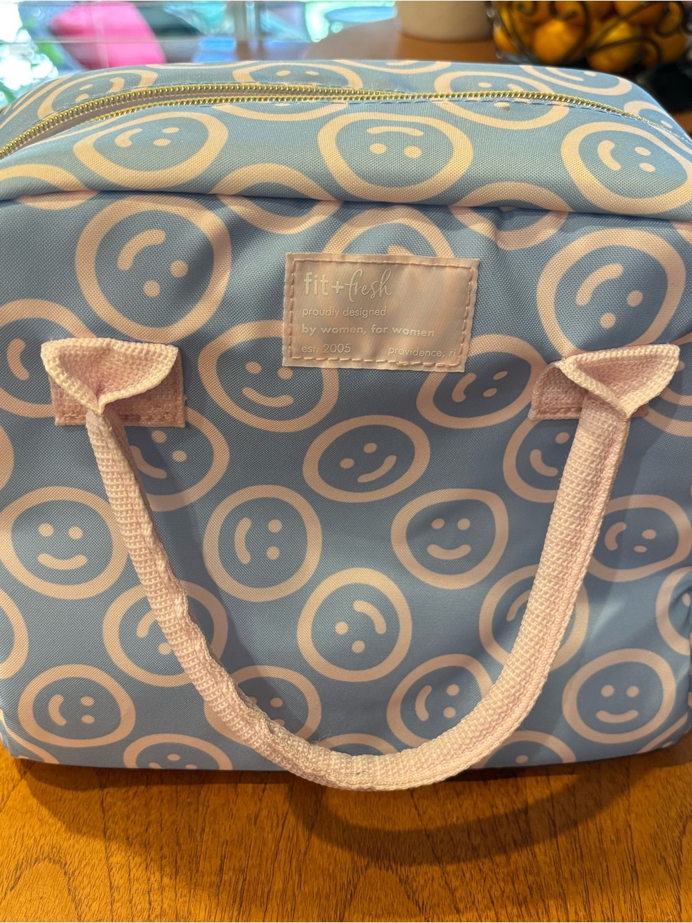 Light Blue Smiley lunch box with containers
